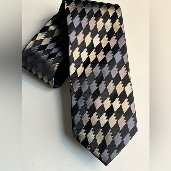 Kenneth Cole Reaction Silk Geometric Tie ✝️ - Picture 1 of 14